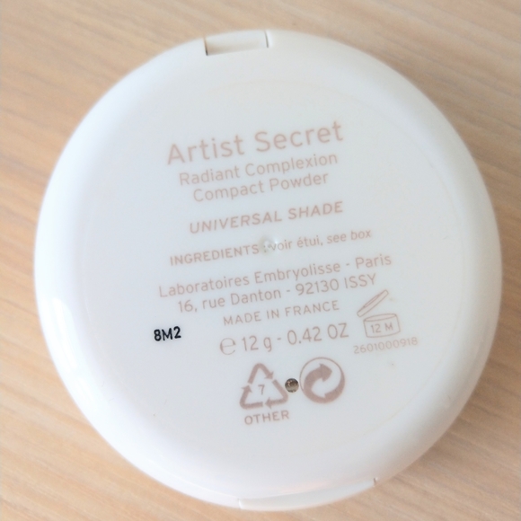 Embryolisse Radiant Complexion Compact Powder - Picture 2 of 3